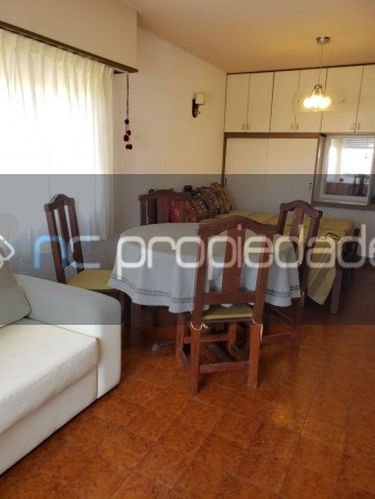 SE VENDE MONOAMBIENTE AL FRENTE CON BALCON A UNA CUADRA DE LA PLAYA